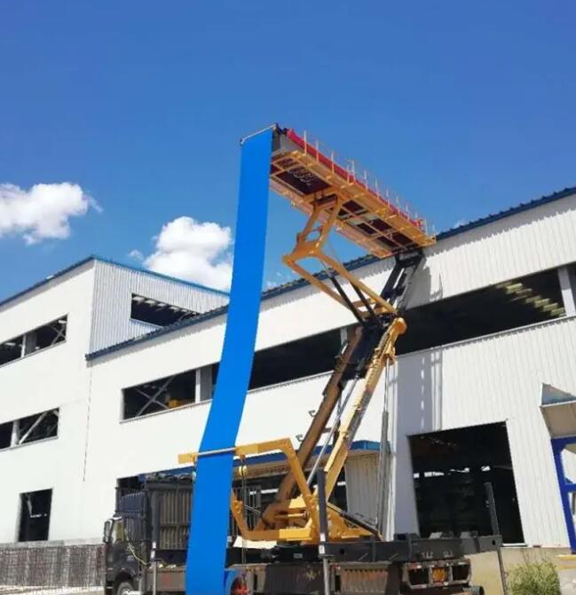 高空压瓦机怎么选？举升高度、瓦型、品牌与选购技巧全攻略